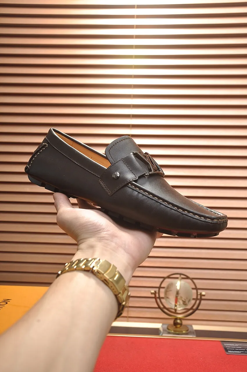 Men's men's shoes 💰420💶 [LV Doudou shoes] (water-dyed cowhide lining) new model is on the market, available on the official website. The new Doudou shoes are processed into single-color materials, and the uppers are made of imported cowhide material. The body of the shoe is fully hemmed with mark thread, and is lined with imported original cowhide leather. The elegant shoe shape is super suitable for all-matching, and the size is 38-44.